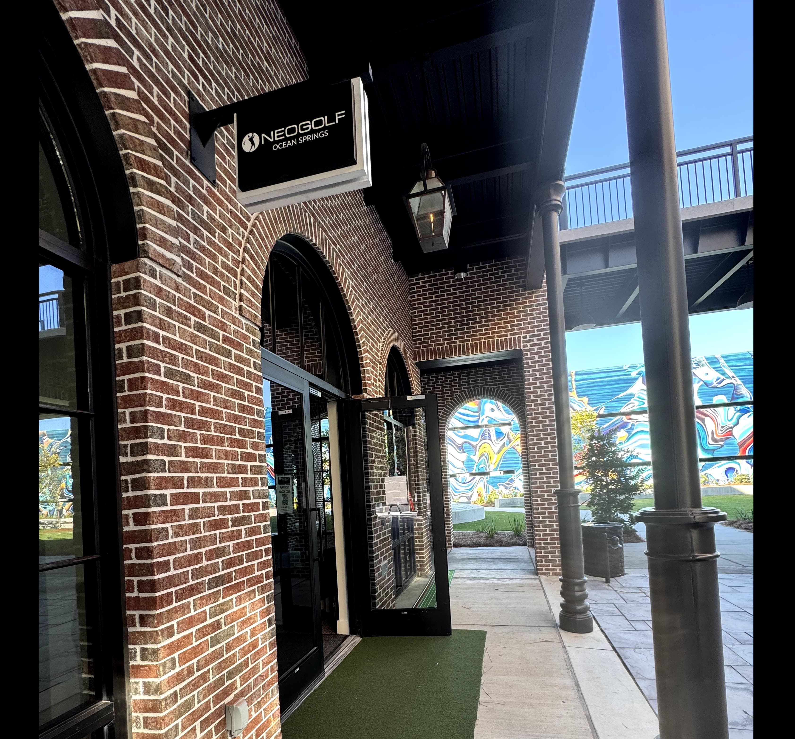 NeoGolf Ocean Springs: Indoor Golf Next to Crave Food Hall